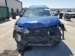 2017 Nissan Rogue SV z VIN JN8AT2MTXHW141702, wystawiony jako Copart lot #53534015 z przebiegiem 120 523 mil mil oraz Szkoda całkowita • Salvage title. Historia ofert i sprzedaży dostępna na DreamBid. Obrazek 5.