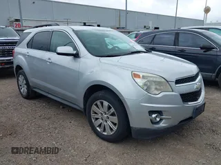 2011 Chevrolet Equinox 2LT z VIN 2GNALPEC2B1333838, wystawiony jako IAAI lot #40278214 z przebiegiem 137 996 mil mil oraz . Historia ofert i sprzedaży dostępna na DreamBid. Obrazek 1.