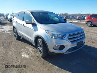 2019 Ford Escape SE z VIN 1FMCU9GD0KUB33363, wystawiony jako IAAI lot #41364266 z przebiegiem 139 585 mil mil oraz . Historia ofert i sprzedaży dostępna na DreamBid. Obrazek 1.