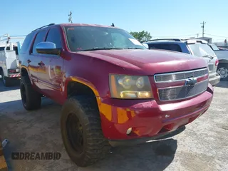 2007 Chevrolet Tahoe LT z VIN 1GNFC13037R231409, wystawiony jako IAAI lot #42303972 z przebiegiem 82 550 mil mil oraz . Historia ofert i sprzedaży dostępna na DreamBid. Obrazek 1.