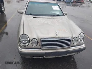 1997 Mercedes-Benz E-Class with VIN WDBJF72F0VA323171, listed as a IAAI auction lot 41739952 with 1 mi miles. Bid and sale history available at carsss.com. Image 11.
