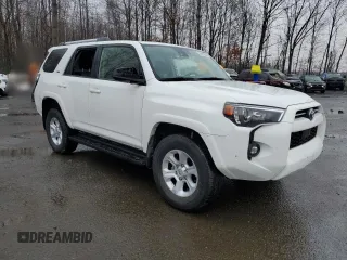 2022 Toyota 4Runner SR5 with VIN JTEMU5JR4N6063067, listed as a Copart auction lot 43328195 with 62,285 mi miles and Clean title. Bid and sale history available at DreamBid. Image 4.