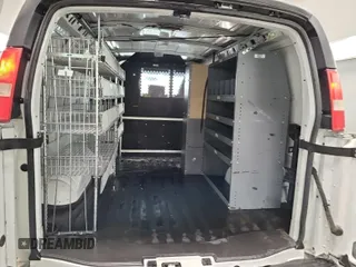 2012 Chevrolet Express Cargo z VIN 1GCSGAFX9C1137368, wystawiony jako IAAI lot #42619588 z przebiegiem 226 230 mil mil oraz . Historia ofert i sprzedaży dostępna na DreamBid. Obrazek 46.