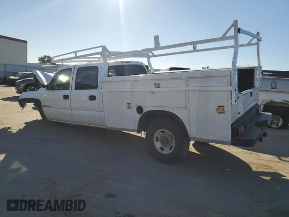2005 GMC Sierra 1500 with VIN 1GDHC23215F894447, listed as a Copart auction lot 85680264 with 270,936 mi miles and Salvage Title. Bid and sale history available at DreamBid. Image 2.