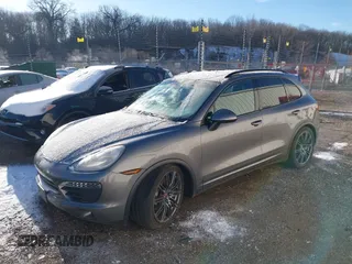 2013 Porsche Cayenne S с VIN WP1AB2A28DLA86543, выставлен на аукционе IAAI как лот 41764426 с пробегом 105 814 миль миль и . История ставок и продаж доступна на DreamBid. Изображение 17.