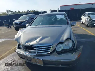 2004 Mercedes-Benz C 240 z VIN WDBRF61J74A618477, wystawiony jako IAAI lot #41894135 z przebiegiem 103 171 mil mil oraz . Historia ofert i sprzedaży dostępna na DreamBid. Obrazek 11.
