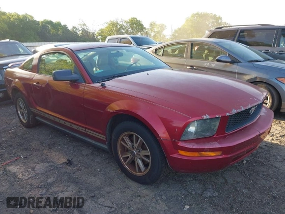 2005 Ford Mustang Deluxe with VIN 1ZVFT80N855132474, listed as a IAAI auction lot 42048955 with 199,930 mi miles. Bid and sale history available at carsss.com. Image 1.