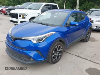 2018 Toyota C-HR XLE z VIN NMTKHMBX3JR043005, wystawiony jako IAAI lot #42419692 z przebiegiem 105 532 mil mil oraz . Historia ofert i sprzedaży dostępna na DreamBid. Obrazek 2.