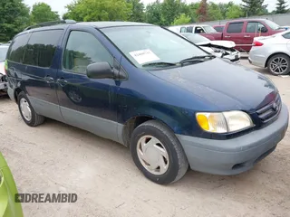 2001 Toyota Sienna LE z VIN 4T3ZF13C21U408918, wystawiony jako IAAI lot #42460733 z przebiegiem 95 500 mil mil oraz . Historia ofert i sprzedaży dostępna na DreamBid. Obrazek 1.