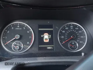 2023 Kia K5 GT-Line z VIN 5XXG64J28PG188506, wystawiony jako IAAI lot #41854184 z przebiegiem 18 967 mil mil oraz . Historia ofert i sprzedaży dostępna na DreamBid. Obrazek 15.