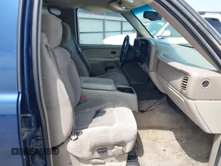 2002 Chevrolet Suburban LS with VIN 3GNEC16Z62G328845, listed as a IAAI auction lot 41928076 with 138,852 mi miles. Bid and sale history available at carsss.com. Image 5.
