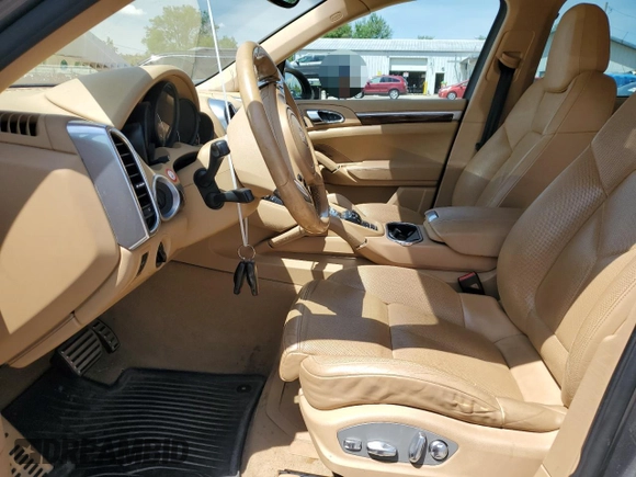 2012 Porsche Cayenne S с VIN WP1AB2A23CLA44604, выставлен на аукционе Copart как лот 58146455 с пробегом 370 299 миль миль и Списание • Salvage title. История ставок и продаж доступна на DreamBid. Изображение 7.