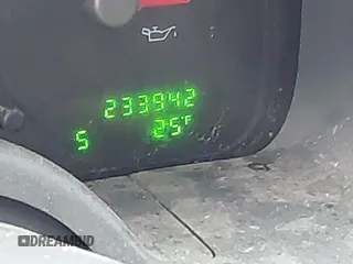 2004 Ford Expedition Special Service with VIN 1FMPU16L74LB40928, listed as a IAAI auction lot 41235243 with 233,942 mi miles. Bid and sale history available at carsss.com. Image 16.