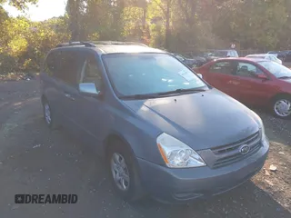 2009 Kia Sedona LX with VIN KNDMB233996320165, listed as a IAAI auction lot 40575451 with 122,057 mi miles. Bid and sale history available at carsss.com. Image 6.