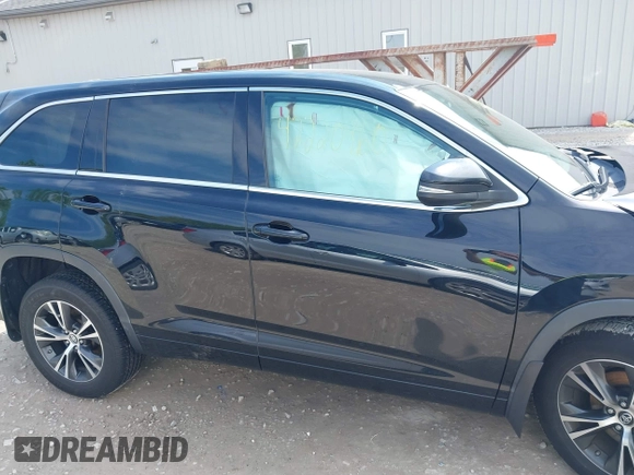 2018 Toyota Highlander LE z VIN 5TDBZRFH7JS889068, wystawiony jako IAAI lot #42220960 z przebiegiem 139 106 mil mil oraz . Historia ofert i sprzedaży dostępna na DreamBid. Obrazek 14.