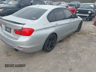 2013 BMW 3 Series 335i с VIN WBA3A9C50DF476559, выставлен на аукционе IAAI как лот 41723123 с пробегом 121 585 миль миль и . История ставок и продаж доступна на DreamBid. Изображение 4.