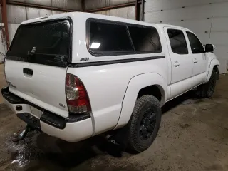 2015 Toyota Tacoma with VIN 5TFLU4EN2FX112036, listed as a Copart auction lot 50275385 with 135,503 mi miles and Salvage Title. Bid and sale history available at DreamBid. Image 3.