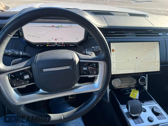 2023 Land Rover Range Rover SE z VIN SALKPBFU8PA009035, wystawiony jako Copart lot #46797635 z przebiegiem 37 025 mil mil oraz Czysty tytuł • Clean title. Historia ofert i sprzedaży dostępna na DreamBid. Obrazek 7.