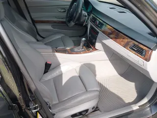 2006 BMW 3 Series 330i with VIN WBAVB33566PS19194, listed as a IAAI auction lot 42092890 with 110,426 mi miles and . Bid and sale history available at DreamBid. Image 5.