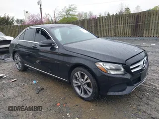 2018 Mercedes-Benz C 300 z VIN WDDWF4KB9JR397046, wystawiony jako IAAI lot #41967797 z przebiegiem 95 463 mil mil oraz . Historia ofert i sprzedaży dostępna na DreamBid. Obrazek 1.