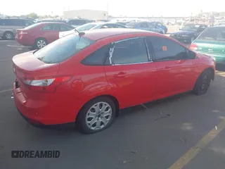 2012 Ford Focus SE z VIN 1FAHP3F2XCL454967, wystawiony jako IAAI lot #42467432 z przebiegiem Nie podano mil oraz . Historia ofert i sprzedaży dostępna na DreamBid. Obrazek 4.