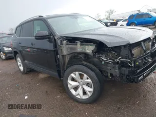 2018 Volkswagen Atlas SE with VIN 1V2CR2CA8JC566036, listed as a IAAI auction lot 42122613 with 89,691 mi miles and . Bid and sale history available at DreamBid. Image 1.