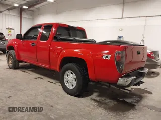 2004 Chevrolet Colorado LS Z71 with VIN 1GCDT196848217020, listed as a IAAI auction lot 41353113 with 179,195 mi miles. Bid and sale history available at carsss.com. Image 3.