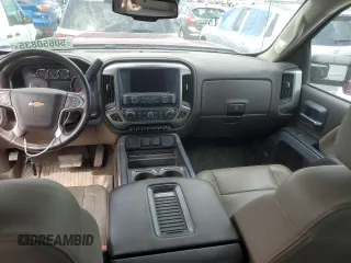 2019 Chevrolet Silverado 3500HD LTZ z VIN 1GC4KXEY4KF195894, wystawiony jako Copart lot #50650835 z przebiegiem 98 476 mil mil oraz Szkoda całkowita • Salvage title. Historia ofert i sprzedaży dostępna na DreamBid. Obrazek 8.