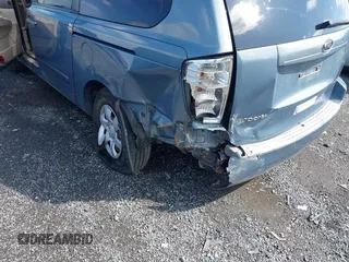 2008 Kia Sedona LX with VIN KNDMB233686204047, listed as a IAAI auction lot 41904157 with 123,700 mi miles. Bid and sale history available at carsss.com. Image 6.