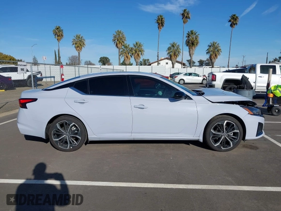2025 Nissan Altima SR with VIN 1N4BL4CV6SN322491, listed as a IAAI auction lot 41549681 with 4,119 mi miles and . Bid and sale history available at DreamBid. Image 13.