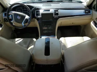2007 Cadillac Escalade z VIN 1GYEC63827R397535, wystawiony jako Copart lot #51983615 z przebiegiem 148 736 mil mil oraz Szkoda całkowita • Salvage title. Historia ofert i sprzedaży dostępna na DreamBid. Obrazek 8.