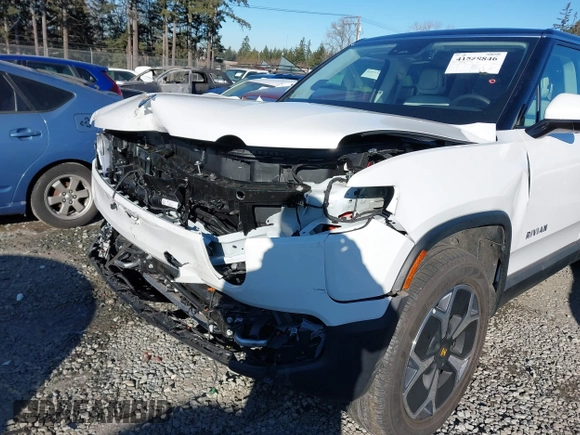 2024 Rivian R1S Adventure with VIN 7PDSGBBA9RN039684, listed as a IAAI auction lot 41558846 with 13,725 mi miles. Bid and sale history available at carsss.com. Image 6.