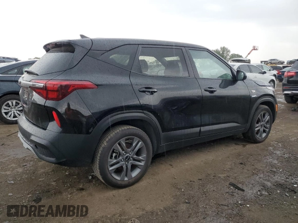 2021 Kia Seltos LX with VIN KNDEPCAA9M7142564, listed as a Copart auction lot 58945954 with 142,601 mi miles and Salvage Title. Bid and sale history available at carsss.com. Image 3.
