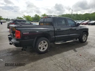 2008 Dodge Dakota z VIN 1D7HW38K28S592709, wystawiony jako Copart lot #55326725 z przebiegiem 193 137 mil mil oraz Szkody całkowita. Historia ofert i sprzedaży dostępna na DreamBid. Obrazek 3.