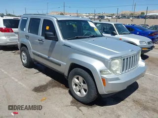2012 Jeep Liberty Sport Latitude z VIN 1C4PJMAK2CW158599, wystawiony jako IAAI lot #42327424 z przebiegiem 118 960 mil mil oraz . Historia ofert i sprzedaży dostępna na DreamBid. Obrazek 1.