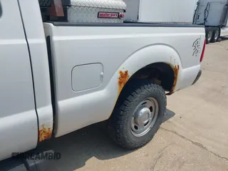 2011 Ford F-250 XL с VIN 1FT7X2B60BEA52497, выставлен на аукционе IAAI как лот 42223000 с пробегом 231 094 миль миль и . История ставок и продаж доступна на DreamBid. Изображение 6.