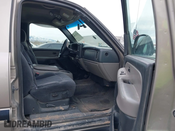 2002 Chevrolet Suburban LS with VIN 3GNFK16ZX2G128879, listed as a IAAI auction lot 41473280 with 1 mi miles. Bid and sale history available at carsss.com. Image 5.