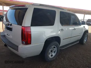 2007 Cadillac Escalade z VIN 1GYEC63897R329524, wystawiony jako IAAI lot #42360946 z przebiegiem 258 041 mil mil oraz . Historia ofert i sprzedaży dostępna na DreamBid. Obrazek 4.