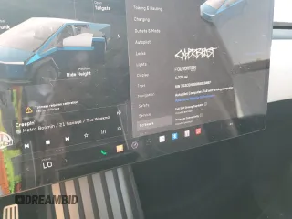 2024 Tesla Cybertruck Cyberbeast z VIN 7G2CEHEE6RA019467, wystawiony jako Copart lot #64861264 z przebiegiem 1776 mil mil oraz Szkody całkowita. Historia ofert i sprzedaży dostępna na DreamBid. Obrazek 9.