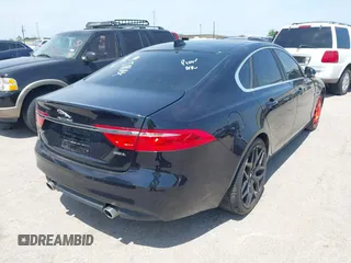 2016 Jaguar XF 35t Premium z VIN SAJBD4BV2GCY07904, wystawiony jako IAAI lot #42252672 z przebiegiem 106 383 mil mil oraz . Historia ofert i sprzedaży dostępna na DreamBid. Obrazek 4.