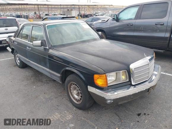 1983 Mercedes-Benz 300 SD z VIN WDBCB20A7DB045764, wystawiony jako IAAI lot #41504450 z przebiegiem 169 882 mil mil oraz . Historia ofert i sprzedaży dostępna na DreamBid. Obrazek 1.