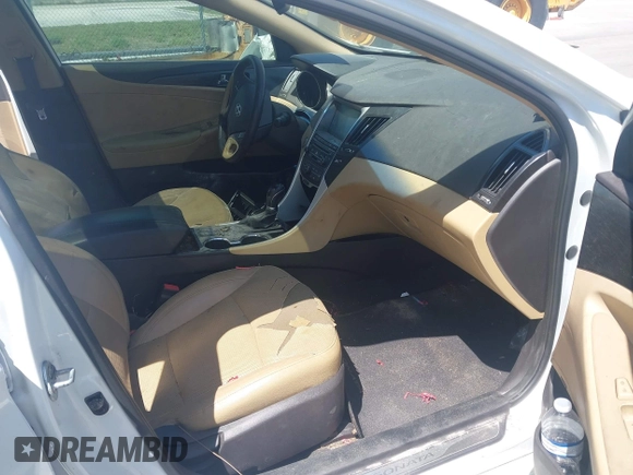 2014 Hyundai Sonata SE with VIN 5NPEC4AC0EH875408, listed as a IAAI auction lot 41913833 with 87,001 mi miles and . Bid and sale history available at DreamBid. Image 5.