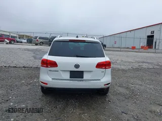 2012 Volkswagen Touareg Sport z VIN WVGEF9BP0CD006506, wystawiony jako IAAI lot #42355432 z przebiegiem 175 346 mil mil oraz . Historia ofert i sprzedaży dostępna na DreamBid. Obrazek 16.
