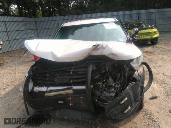 2017 Ford Police Interceptor Utility z VIN 1FM5K8AR9HGA24386, wystawiony jako IAAI lot #37197888 z przebiegiem 80 013 mil mil oraz . Historia ofert i sprzedaży dostępna na DreamBid. Obrazek 6.