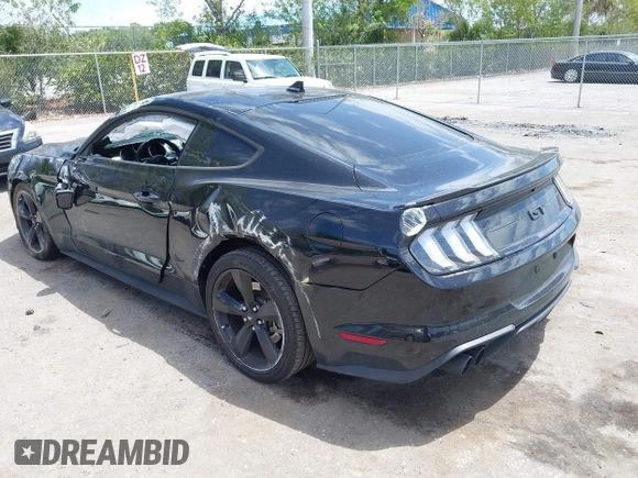 2021 Ford Mustang GT z VIN 1FA6P8CF9M5101993, wystawiony jako IAAI lot #42152731 z przebiegiem 25 699 mil mil oraz . Historia ofert i sprzedaży dostępna na DreamBid. Obrazek 3.