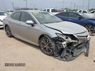2018 Toyota Camry LE z VIN 4T1B11HK7JU663850, wystawiony jako IAAI lot #42299187 z przebiegiem 121 602 mil mil oraz . Historia ofert i sprzedaży dostępna na DreamBid. Obrazek 1.