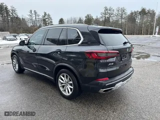 2021 BMW X5 sDrive40i with VIN 5UXCR4C04M9G59370, listed as a IAAI auction lot 41592538 with 132,083 mi miles. Bid and sale history available at carsss.com. Image 3.
