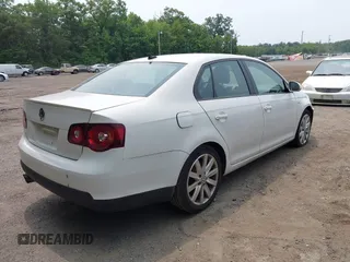 2010 Volkswagen Jetta Wolfsburg Edition с VIN 3VWRJ7AJ5AM015058, выставлен на аукционе IAAI как лот 42428766 с пробегом 158 506 миль миль и . История ставок и продаж доступна на DreamBid. Изображение 4.