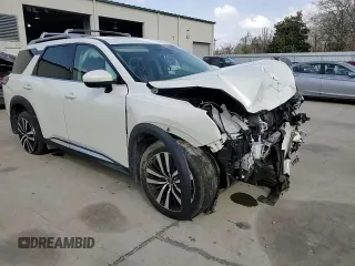 2023 Nissan Pathfinder Platinum z VIN 5N1DR3DGXPC272592, wystawiony jako Copart lot #46348395 z przebiegiem 27 669 mil mil oraz Szkoda całkowita • Salvage title. Historia ofert i sprzedaży dostępna na DreamBid. Obrazek 11.