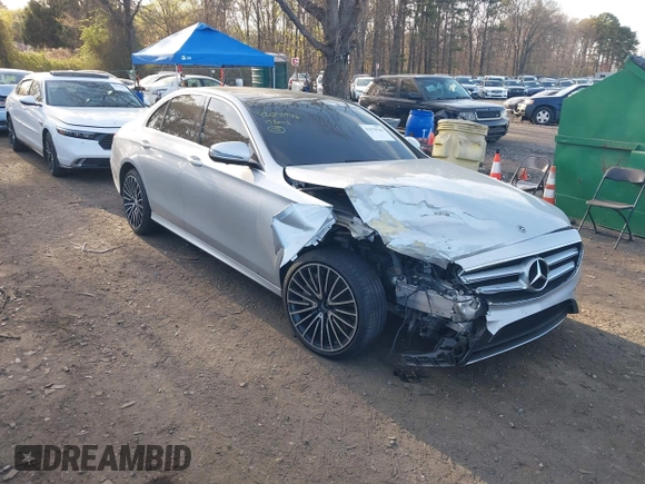2019 Mercedes-Benz E 300 with VIN WDDZF4KB0KA588433, listed as a IAAI auction lot 42078946 with 68,552 mi miles and . Bid and sale history available at DreamBid. Image 1.